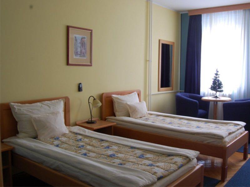 Voyager Bed & Breakfast Novi Sad Exterior foto