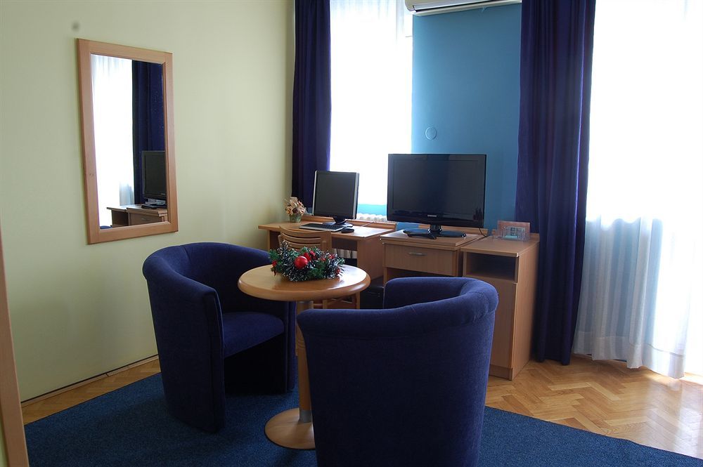 Voyager Bed & Breakfast Novi Sad Exterior foto