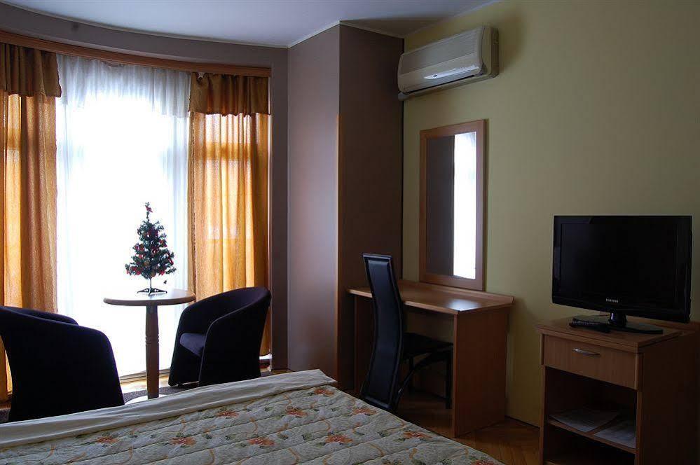 Voyager Bed & Breakfast Novi Sad Exterior foto